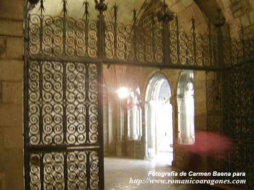 ACCESO AL CLAUSTRO DESDE EL TEMPLO A TRAVS DE LA SALA CAPITULAR